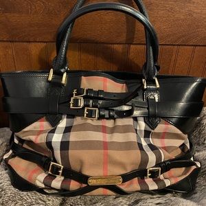 Burberry purse